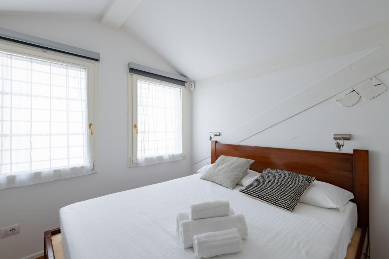 Milano Apartments Voghera Luaran gambar